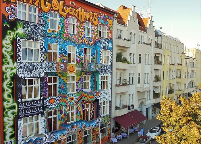 Happy Go Lucky +Hostal